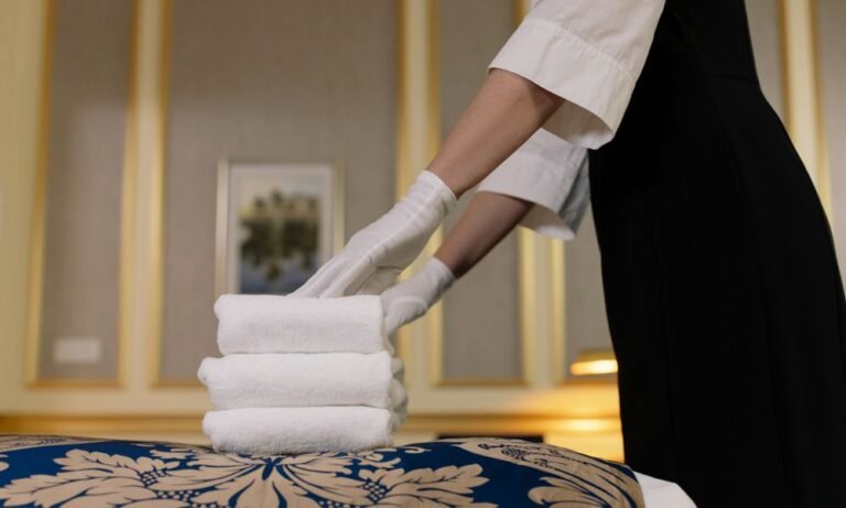 Hotel Housekeeping Attendant Jobs in UK - High Salary - Apply For Latest Vacancies