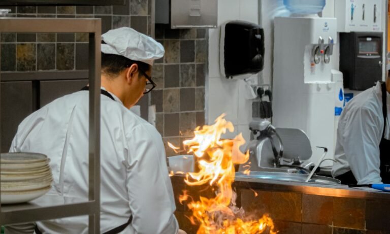 Hotel Kitchen Helper & Cleaner Jobs in UK - High Salary - Apply For Latest Vacancies