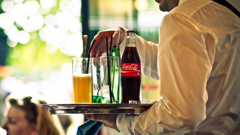 Restaurant Waiter/Waitress Jobs in UAE – High Salary – Apply For Latest Vacancies